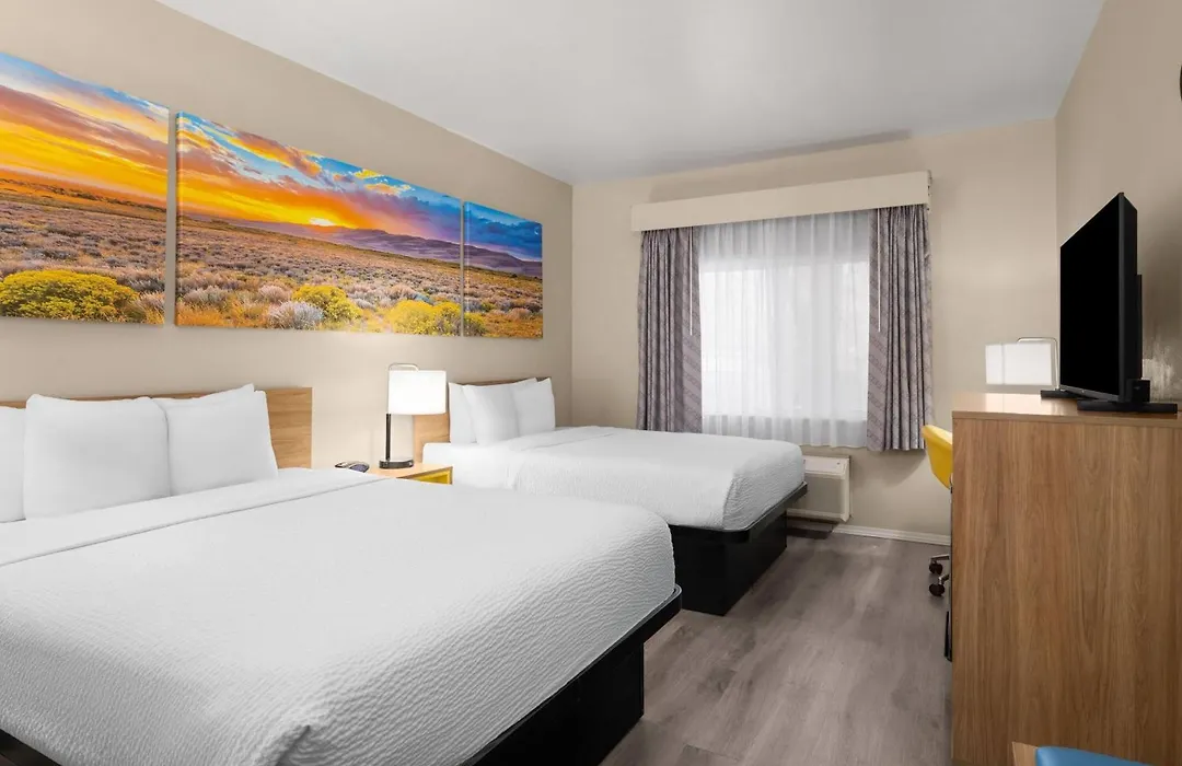Days Inn & Suites By Wyndham Airport Albuquerque-1