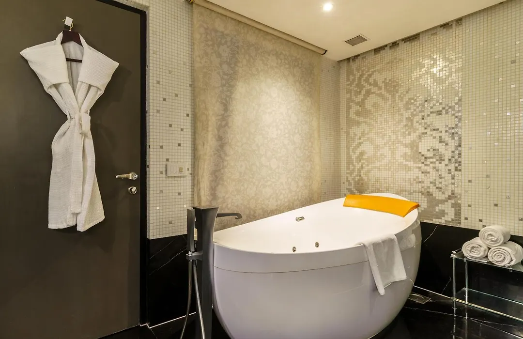 Le Meridien, Surat-1