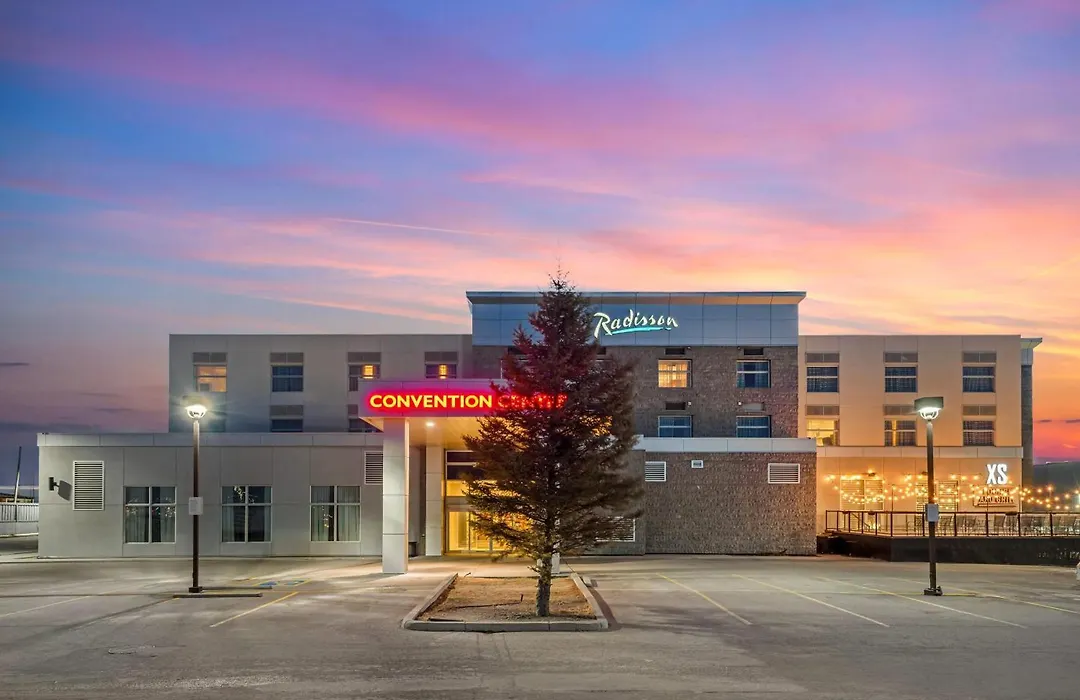 Radisson Hotel & Conference Centre Calgary Airport-1