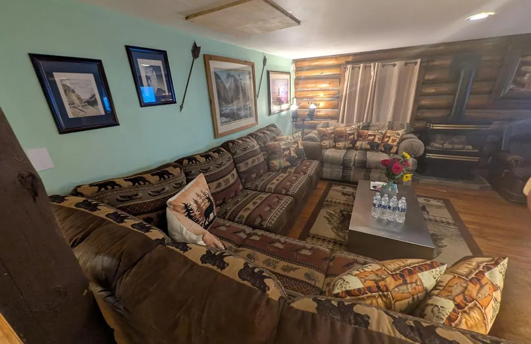 Yellowstone Motel - Adults Only - All Rooms Have Kitchens-1