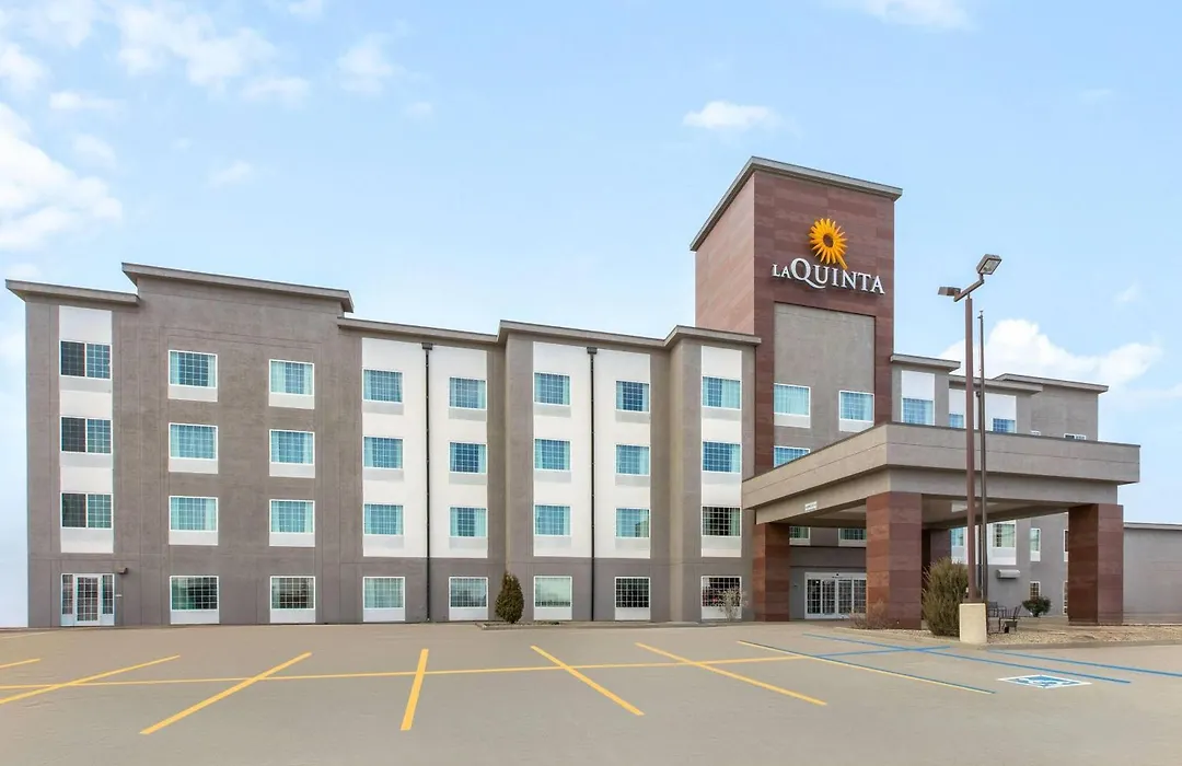La Quinta Inn & Suites By Wyndham Minot-1