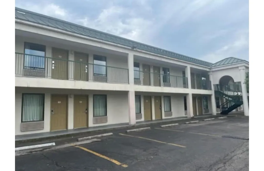 Studio 6 Suites Louisville Ky Airport/Expo Center-1