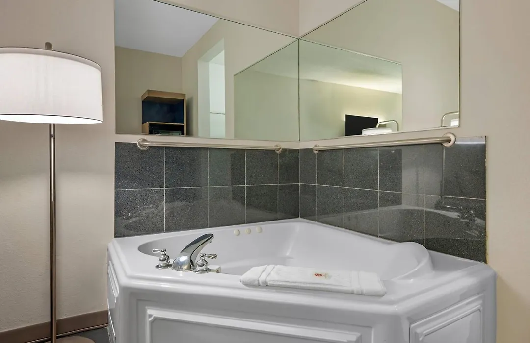 Comfort Suites Near Indianapolis Airport-1