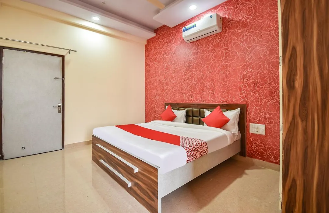 Oyo 70183 Sai Kripa Lodging-1