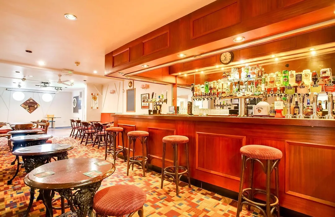 Oyo Godolphin Arms Hotel-1