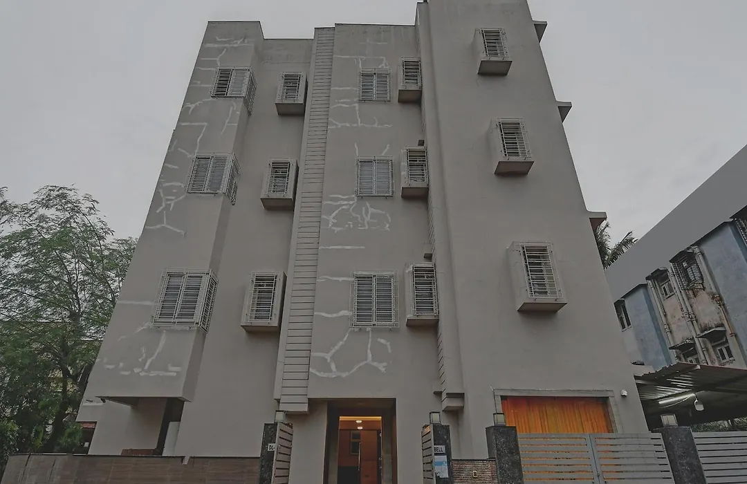 Super Townhouse Hotel All In One Near City Centre Salt Lake-1