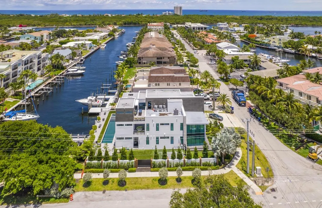 Three Story Waterfront Villa With Basketball And Mini Golf-1