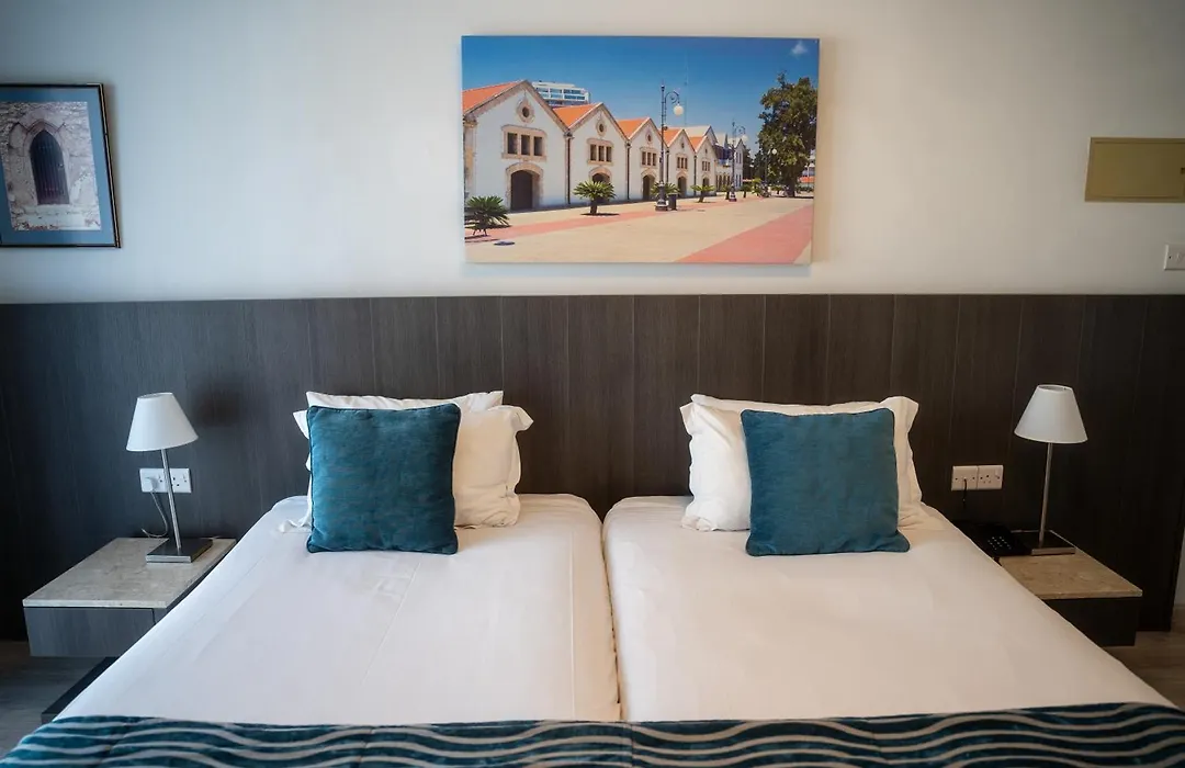 Mikes Kanarium City Hotel-1