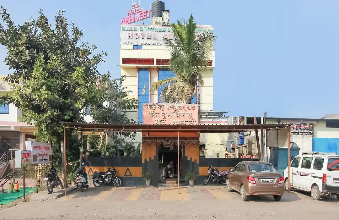 Hotel O 68179 Hotel New Abhijeet-1