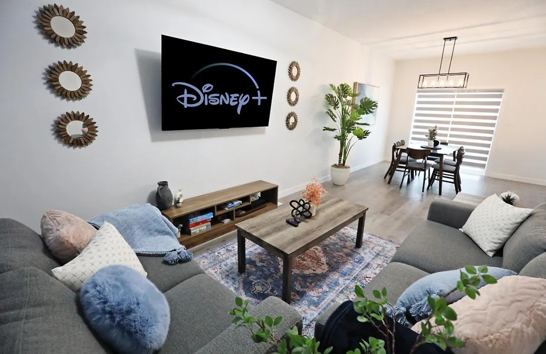 Beautiful Home With 4 King Beds,Airport,Disney+-1