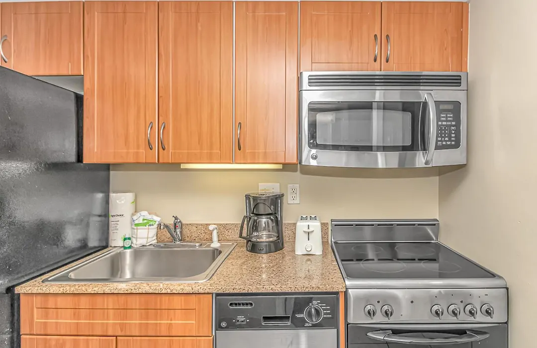 1 Bedroom Oceanview Penthouse At Sandy Beach! 1905-1