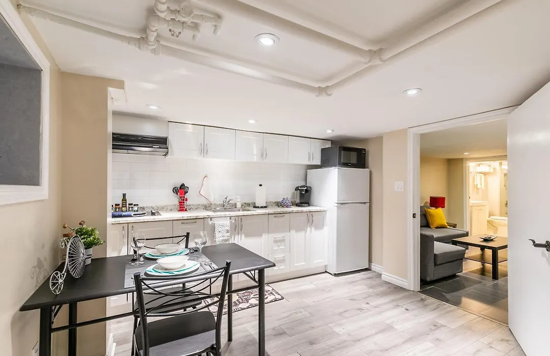 Modern Suite Condo Heart Of St Clair West - Bloor Hotel-1