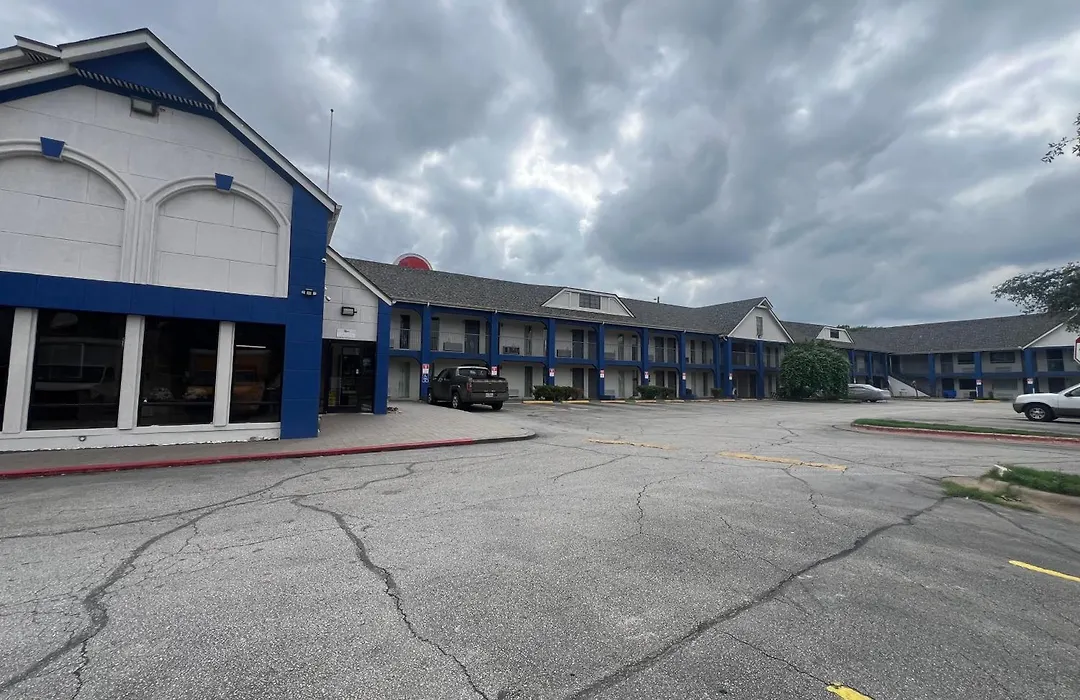 Skylite Inn-1