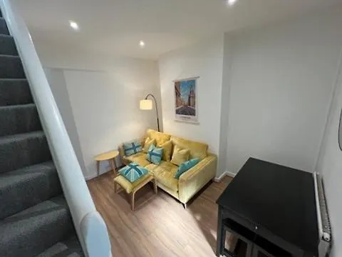 Windsor House Liverpool 3 Bed 2 Bath Free Parking-1