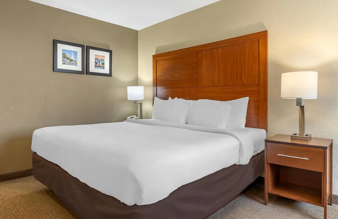 Comfort Inn & Suites Charleston Airport Convention Center-1