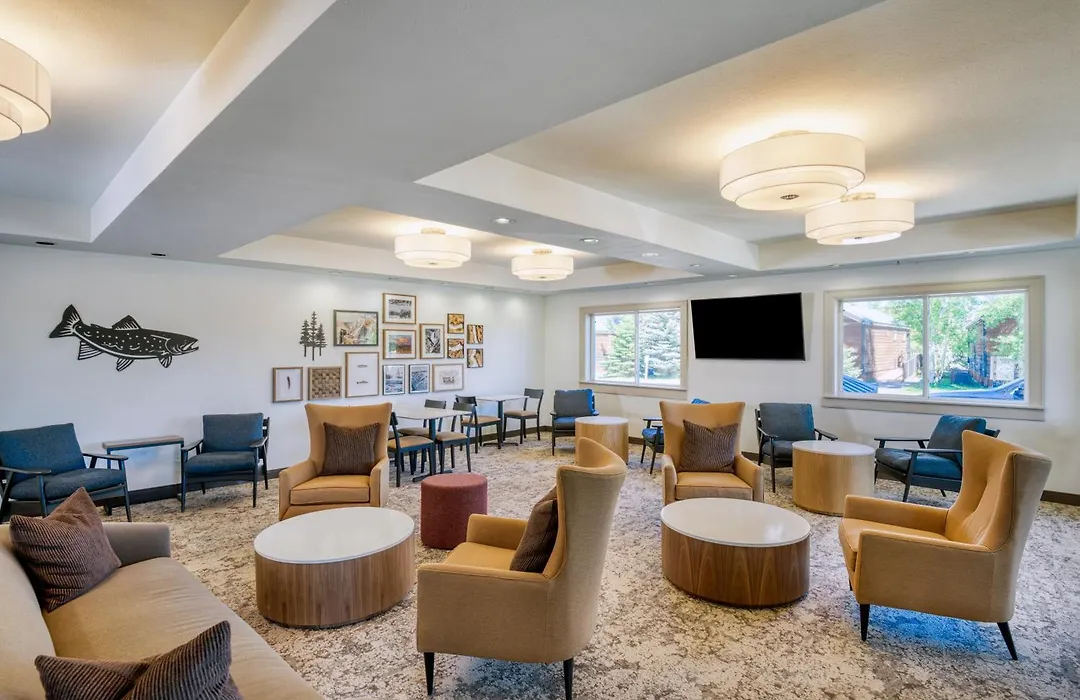 Gray Wolf Inn & Suites-1