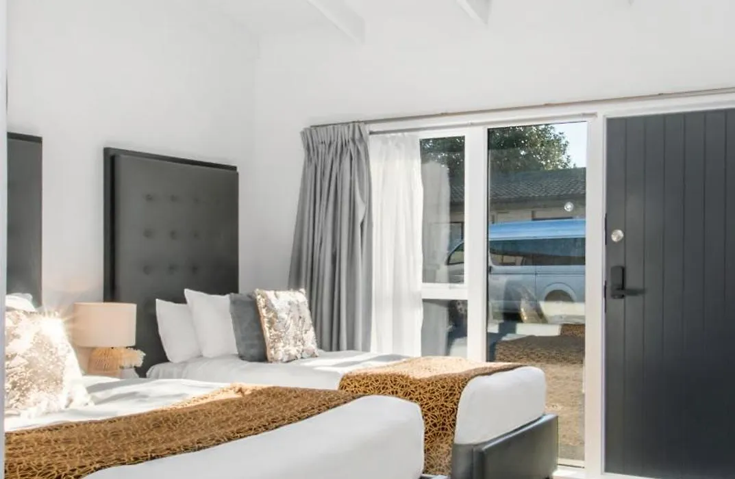 Middlemore Motel-1