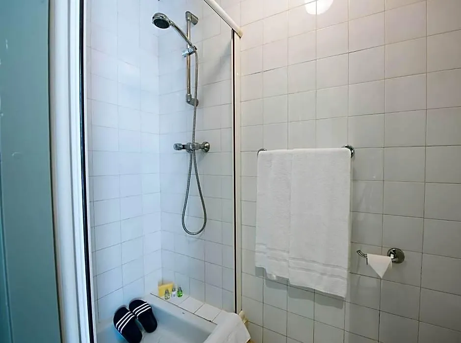 Albergue Monte Do Gozo-1
