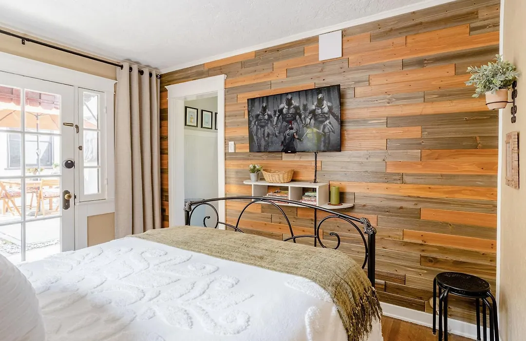 Casita Gundry- Boutique Hideaway, Quaint Historic Charm-1