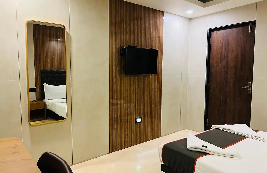 U Life Hotel-1