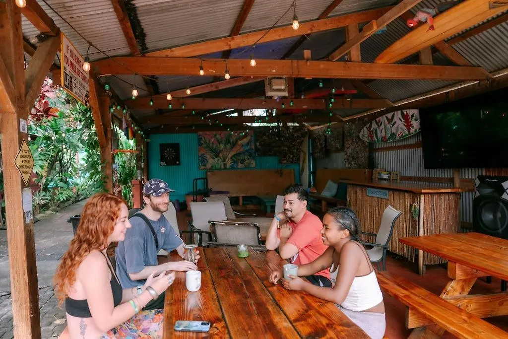 Banana Bungalow Maui Hostel-1