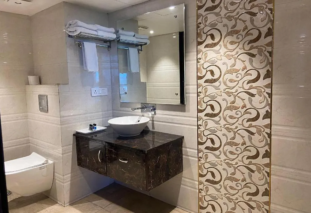 Hotel Signature Grand-1