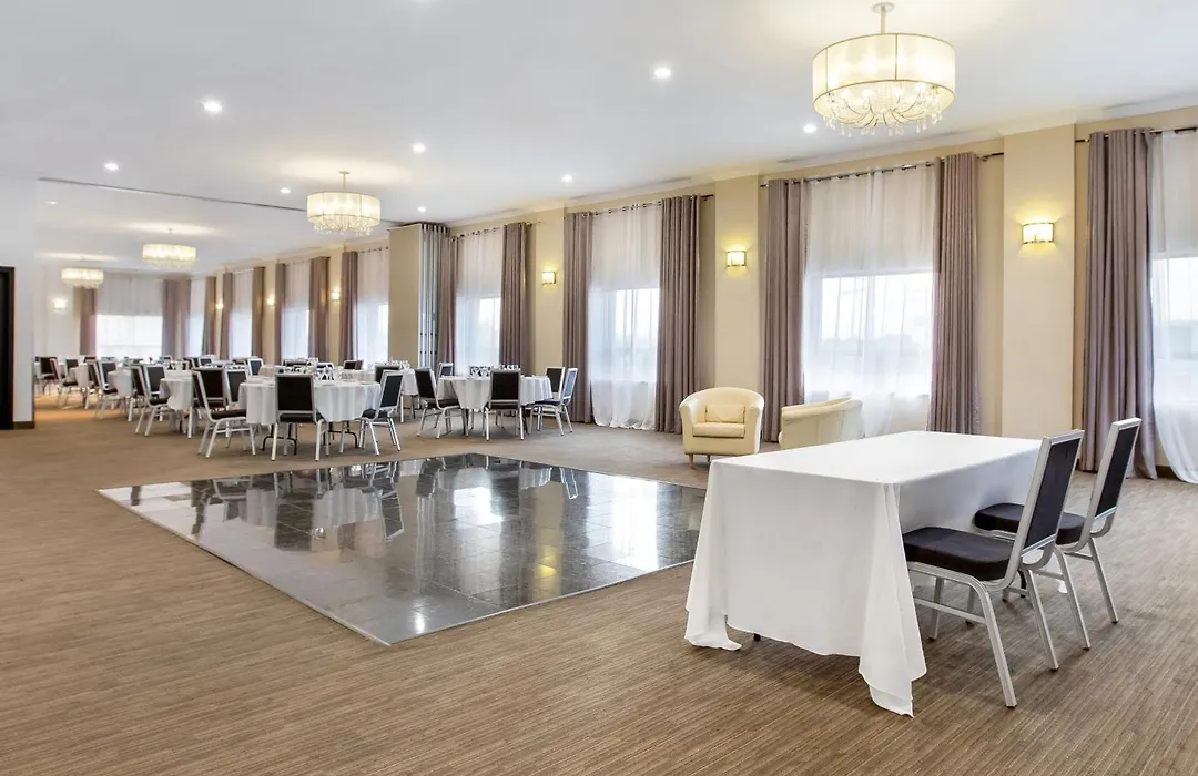 Days Inn By Wyndham Montreal Airport Conference Centre-1