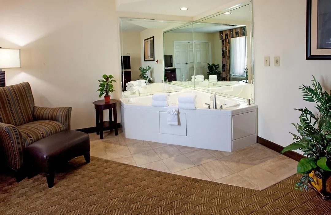 Holiday Inn Express & Suites Columbus At Northlake By Ihg-1