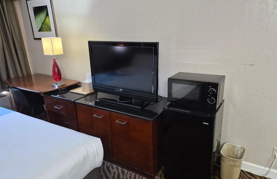 Hometown Inn And Suites-1