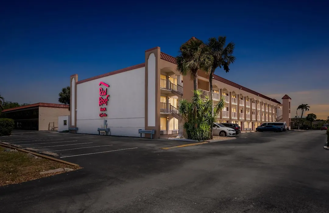 Red Roof Inn Plus+ & Suites Naples Downtown-5Th Ave S-1