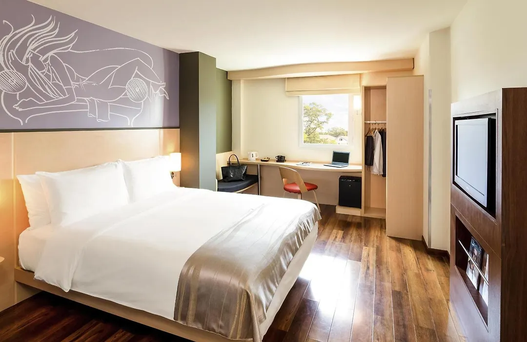 Ibis Vientiane Nam Phu-1