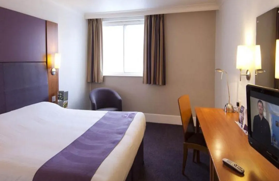 Premier Inn Manchester West Didsbury-1