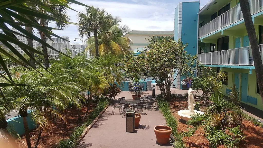 Travelodge By Wyndham Fort Lauderdale Beach-1