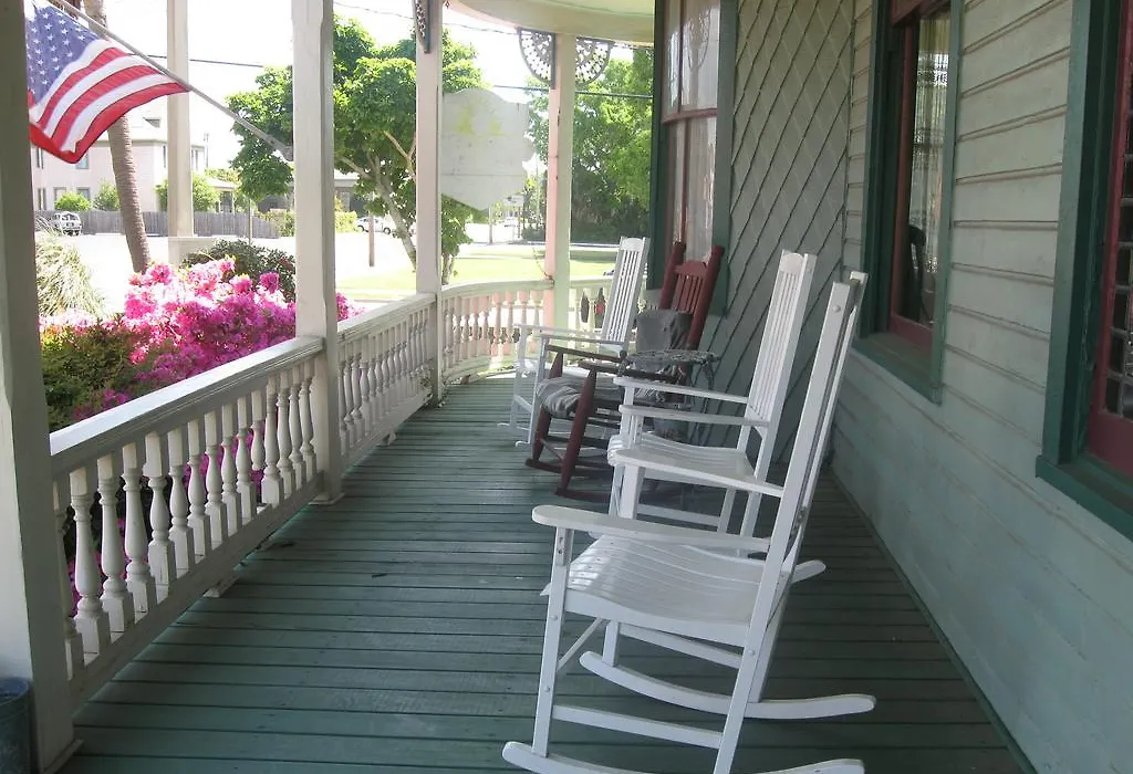 Pensacola Victorian Bed & Breakfast-1