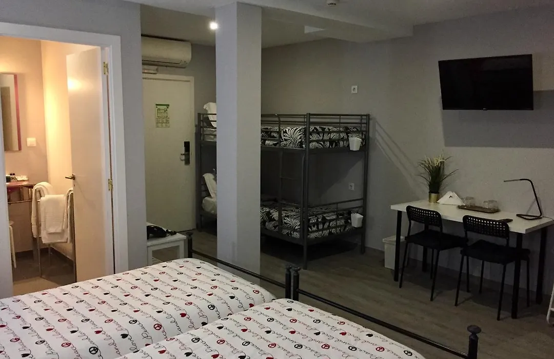 Golden Tram 242 Suites & Hostel-1