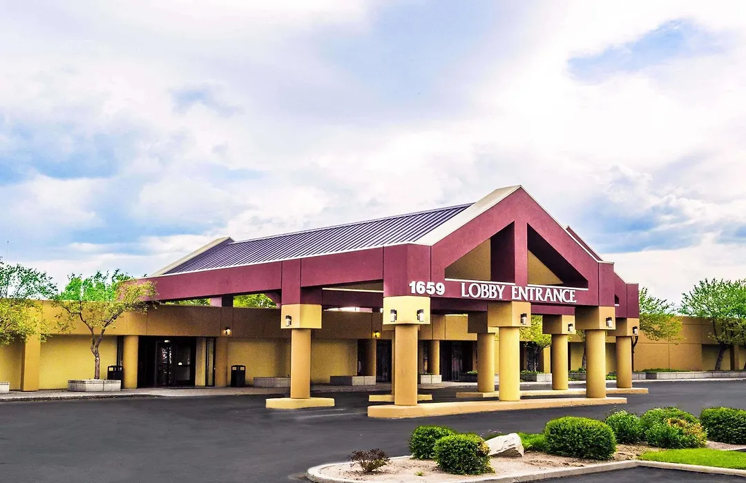 Ramada By Wyndham Salt Lake City North Temple-1