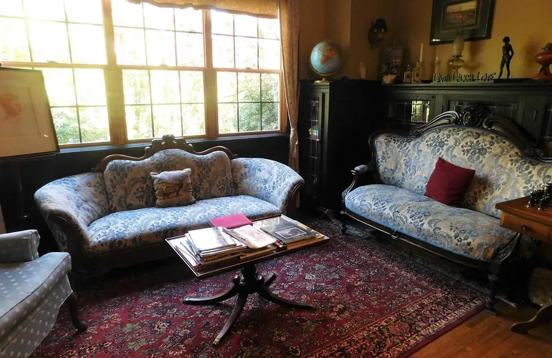 Bacon Mansion Bed And Breakfast-1