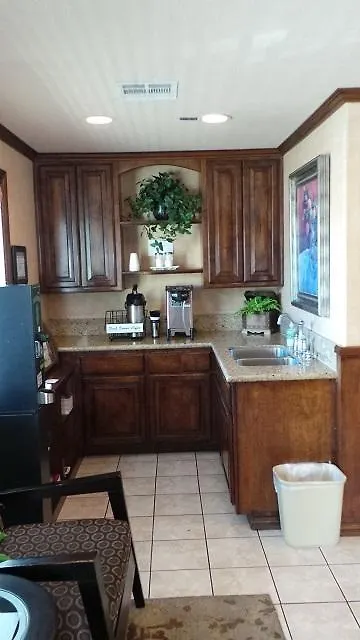 Emerald Suites At Cameron-1