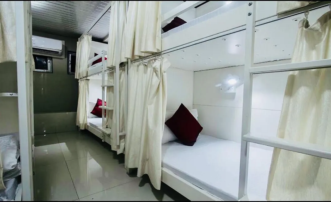 Qubestay Airport Capsule Hotel & Hostel-1