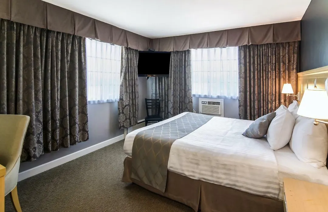 Red Lion Inn & Suites Abbotsford-1