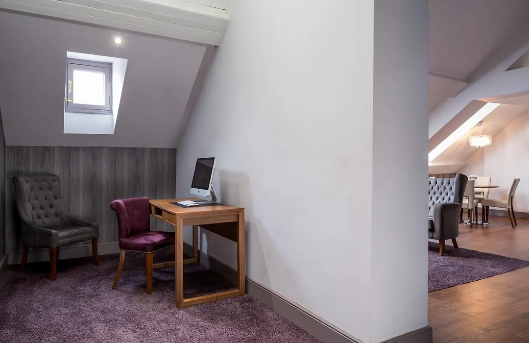 Roomzzz Newcastle City-1