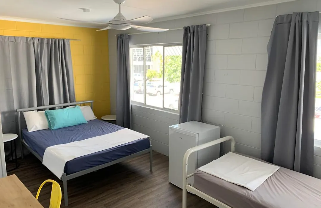 Mumma'S Hostel Cairns-1