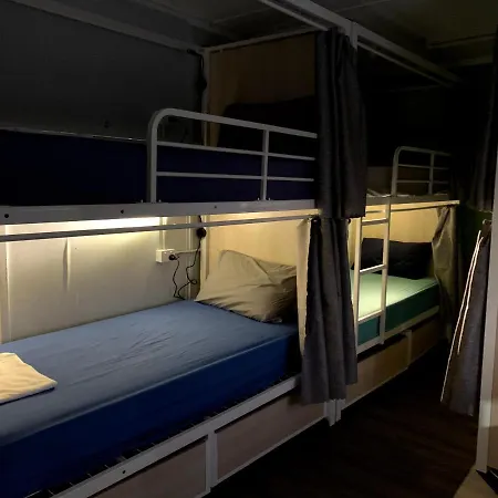 Mumma'S Hostel Cairns-3