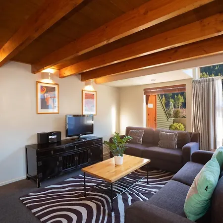 Cranbury Court Apartments-2