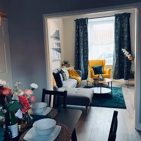 Stylish, Spacious & Luxurious Home - Parking-3