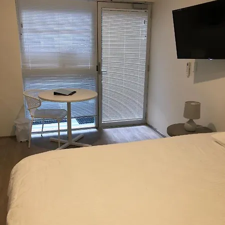 Bondi Beach Studios Suite-3