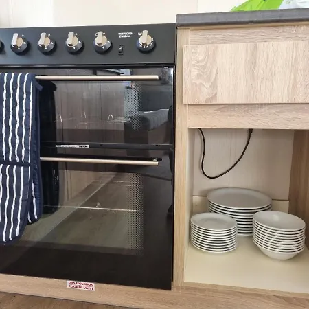 3 Bedroom Caravan, Sleeps 8, At Parkdean Newquay Holiday Park-3