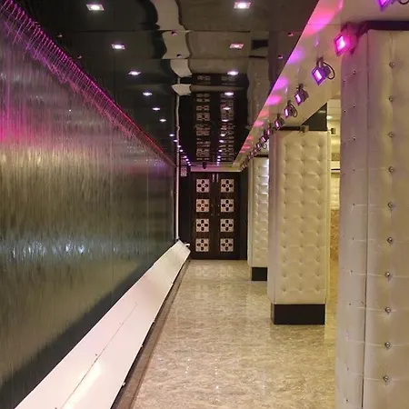 Fabhotel Prime Welcome Palace - Inside Chandni Chowk Complex-3