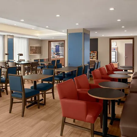 Holiday Inn Express & Suites Woodside Laguardia Airport-3