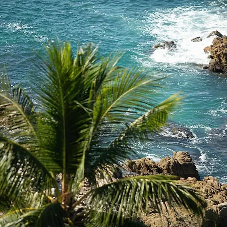 Modern Newly Remodeled Oceanfront 2X2 Lower Conchas Chinas Condo-2